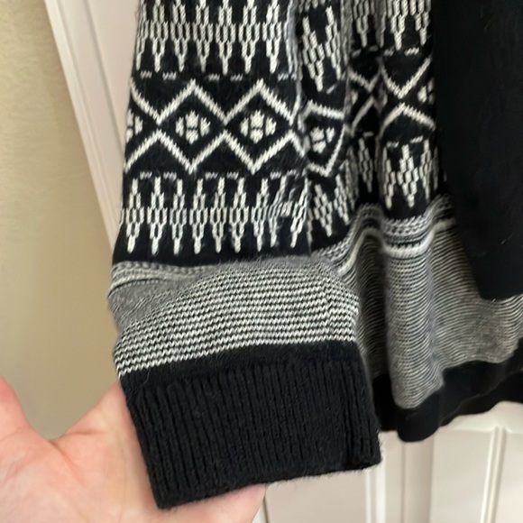 TALBOTS lambswool blend black and white Aztec print open front cardigan.  M - Picture 4 of 6